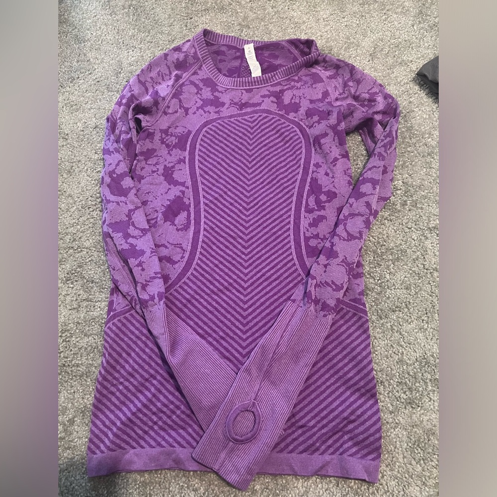 Lululemon size 4 long sleeve top